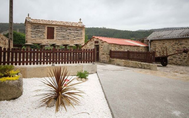 104490 -  House in Cee