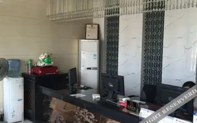 Wolong Holiday Hotel ( Xiangyang Gulongzhong Visitor Center)