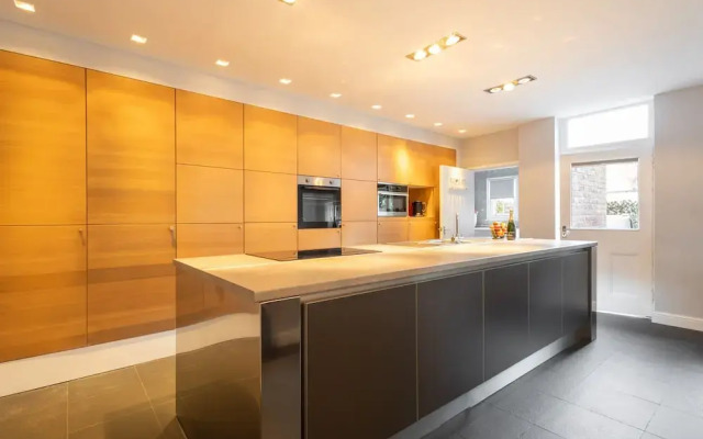 Host Stay Chatsworth Townhouse I