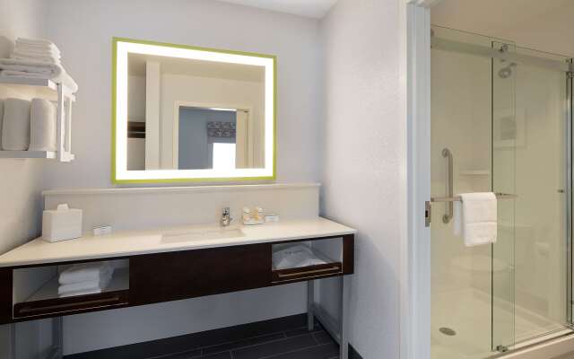 Hampton Inn & Suites Raleigh Midtown