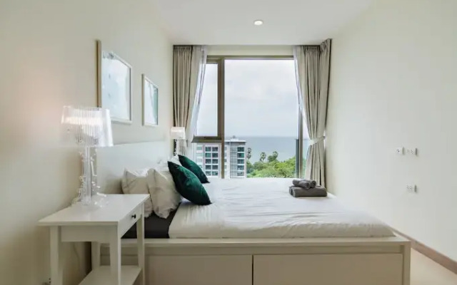 The Riviera Wongamat by Pattaya Holiday