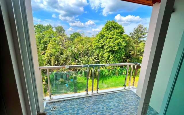 Peak Boutique City Hotel