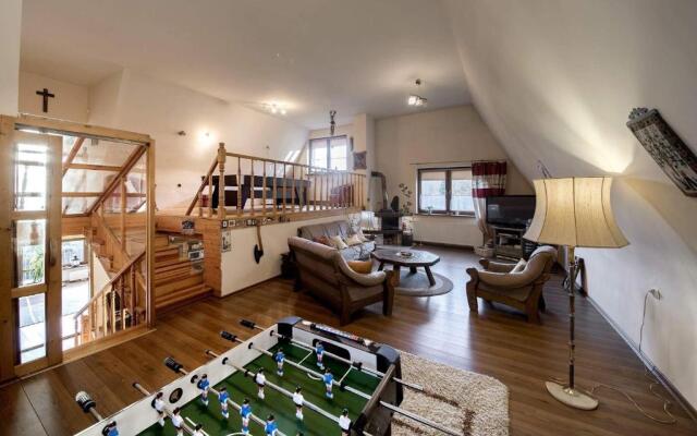 Willa Karolinka Stróża