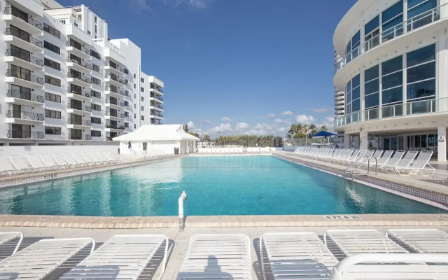 New Point Miami Beach Apartments