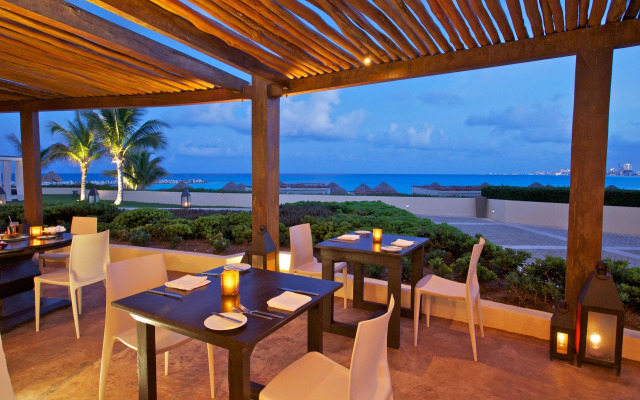 Krystal Grand Cancun