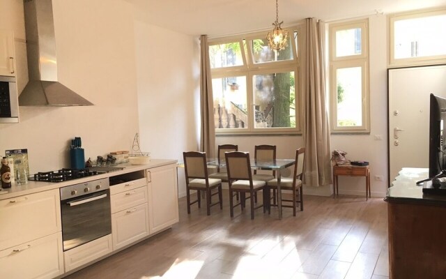 Elegant Flat 15 min From the Center of Milan