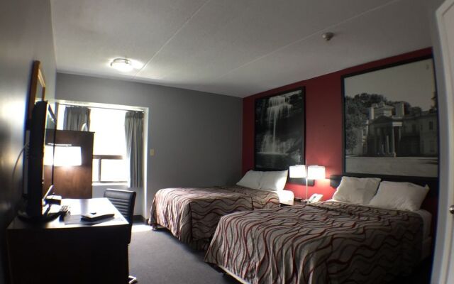 Super 8 Mt Hope Hamilton Intl Arpt On