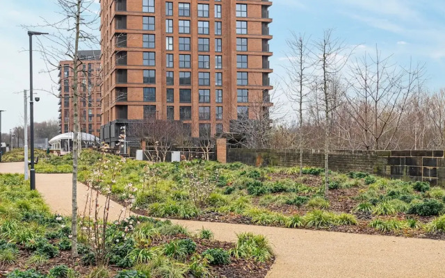 Waterside Flat in Central Leeds