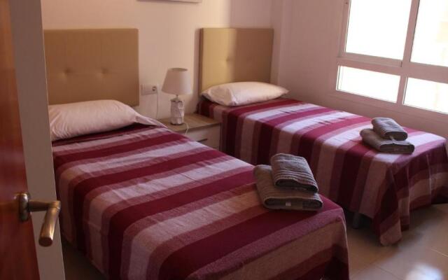 Beautiful 3 bed, 2 bath modern apartment