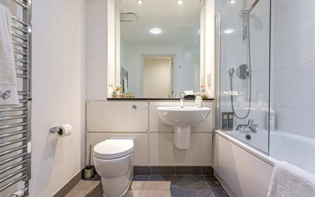 Bright 1 Bedroom Apartment Near London Bridge With Balcony