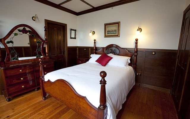 A Cottage with a View at Tudor Ridge – Guest Rooms – Melbourne