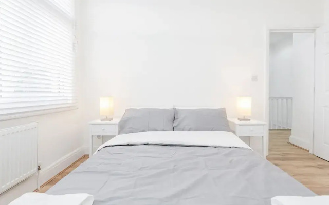 Modern & Spacious 3BR Terraced House