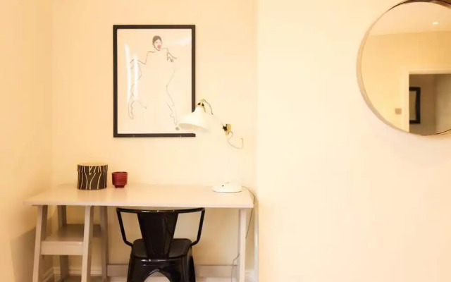 The Peckham Hideaway - Bright 3bdr Flat