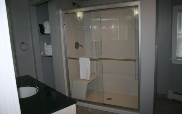 Shea's Riverside Inn & Motel