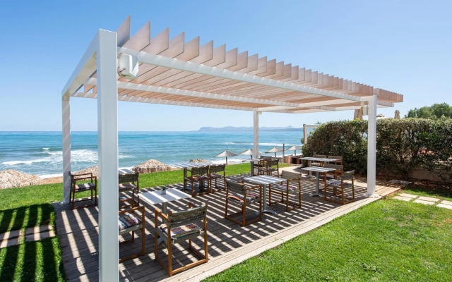 The Mini Beach Hotel