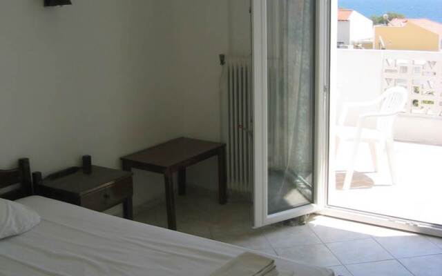 Adamantia Hotel