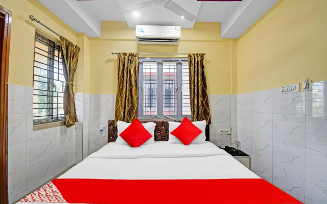 OYO Flagship 80558 Nirwana Gust House Newtown