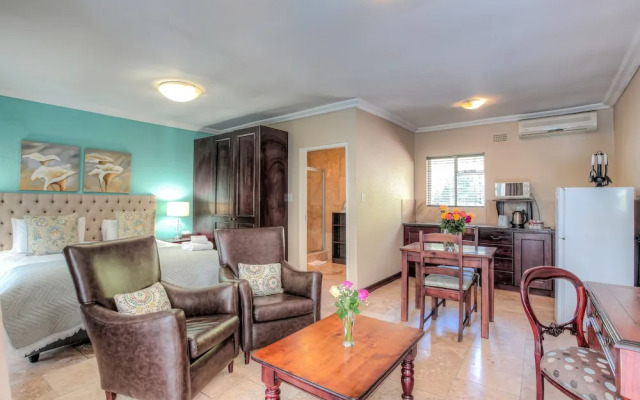 Woodmead Guest Lodge