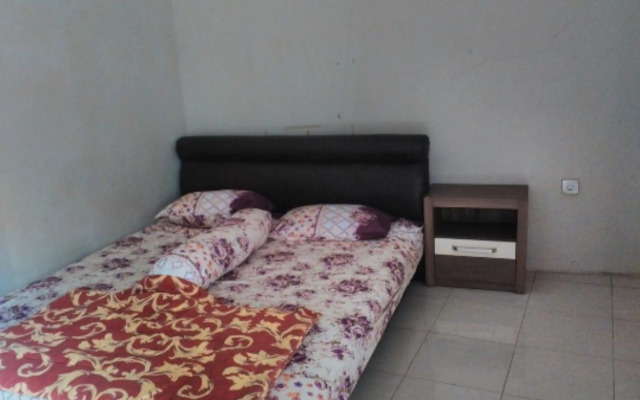 Nabila Syar i Guesthouse by ZUZU