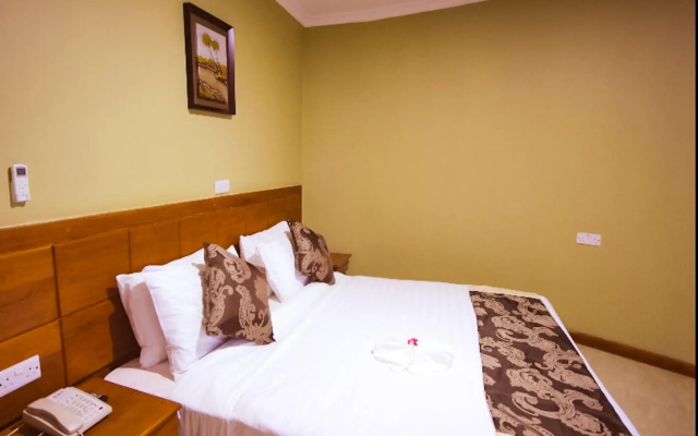 Masailand Safari & Lodge