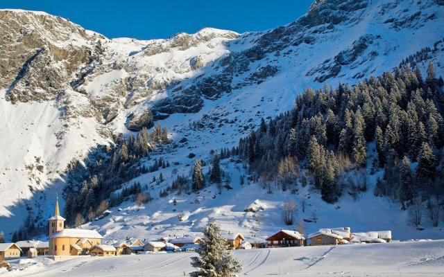 Charming Chalet in Champagny-En-Vanoise Near Ski Area