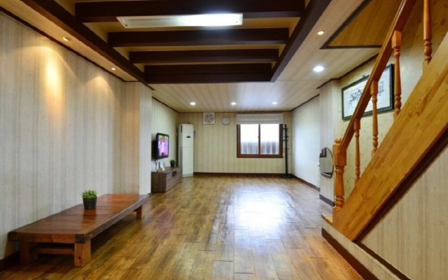 Gyeongju Songlim Byeoljang Pension