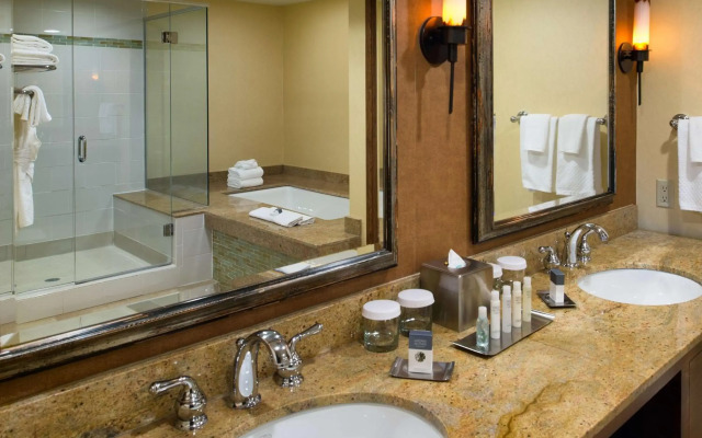 DoubleTree by Hilton Seattle Airport