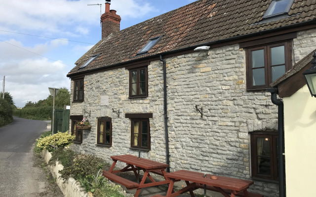 The Pecking Mill Inn