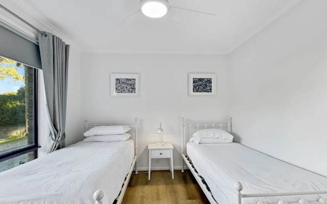 Pet-friendly Private Retreat With Large Backyard – Guest Rooms – Surf Beach