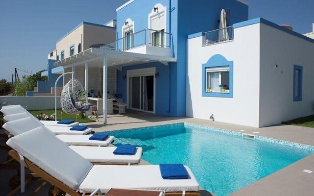 Seabreeze Villa - with Jacuzzi & heated pool