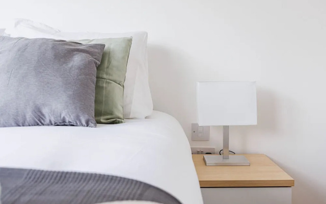 Modern 1 Bed Flat in Town Centre - Free Wifi