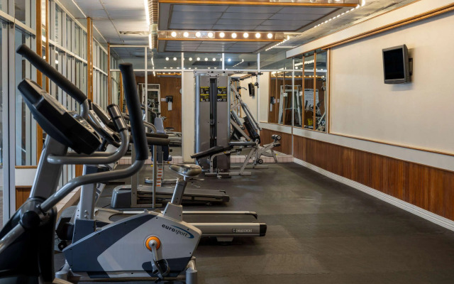 Ramada by Wyndham Thunder Bay Airlane Hotel