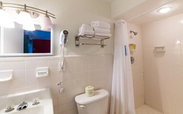 Captain's Table Hotel