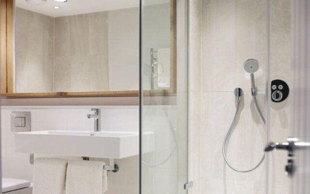 5 The Salterns, Chichester 401155