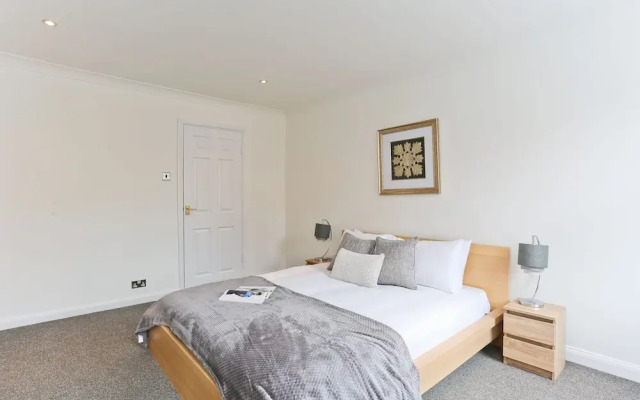 Platinum Apartments in Farringdon 9980