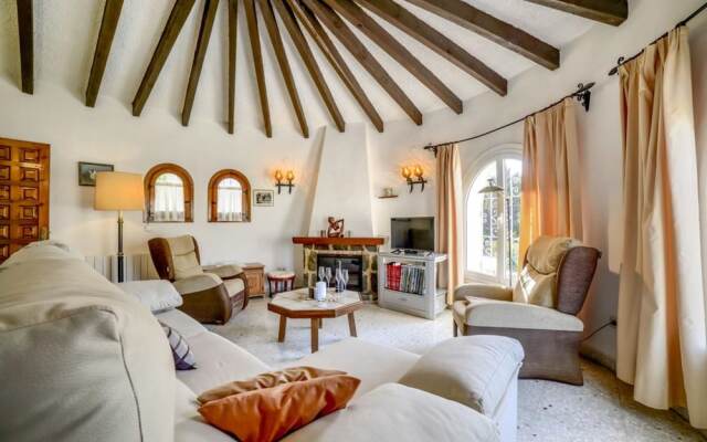 Villa - 3 Bedrooms with Pool and WiFi - 107479