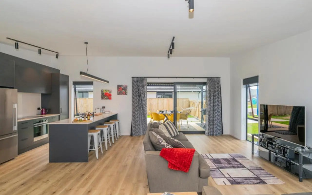 Sun and Sea Sanctuary - Whitianga Holiday Home