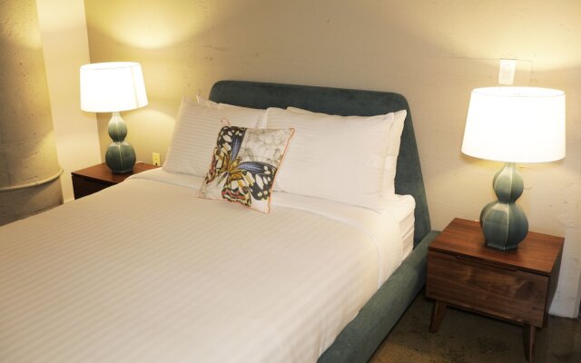 Downtown Lofty Suites