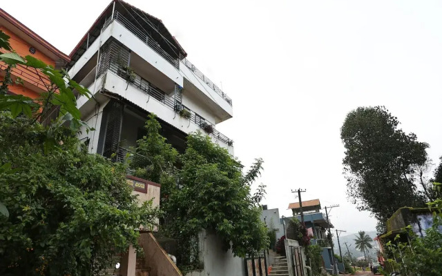 OYO 9263 Home Breezy 2BHK Raja's Seat