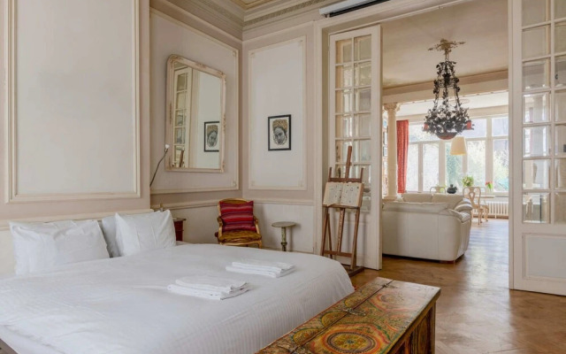 Lorraine Garden residence