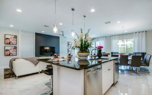 Magnificent Single Home with Private Pool SO2601