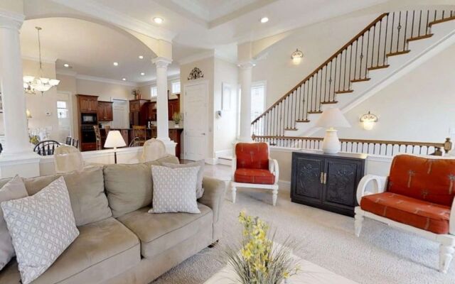 Palm Breeze 5 Bedroom Holiday Home