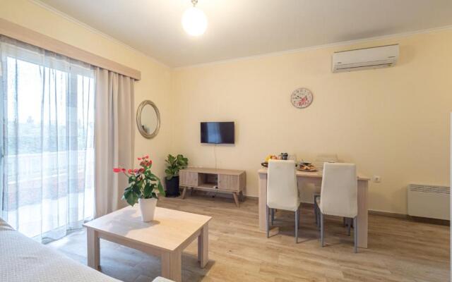 Charmy 2BD Apartment near Mon Repos Beach