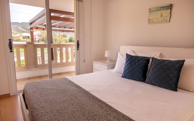 Phaedrus Living Beachfront Villa Mare