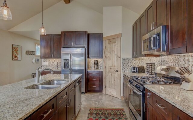 Maggie Point 3 Bedroom Townhouse by RedAwning