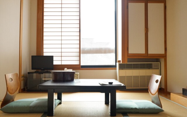 Nakanoyu Onsen Ryokan