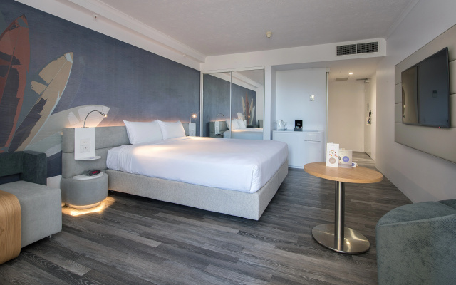 Novotel Surfers Paradise - Image 3