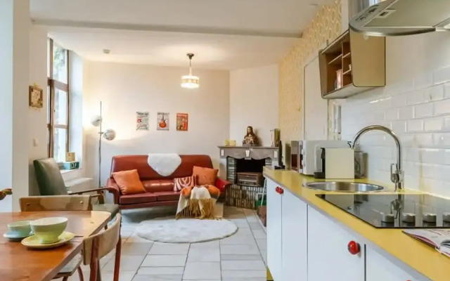 Retro Apartment for two With a Cozy City Garden