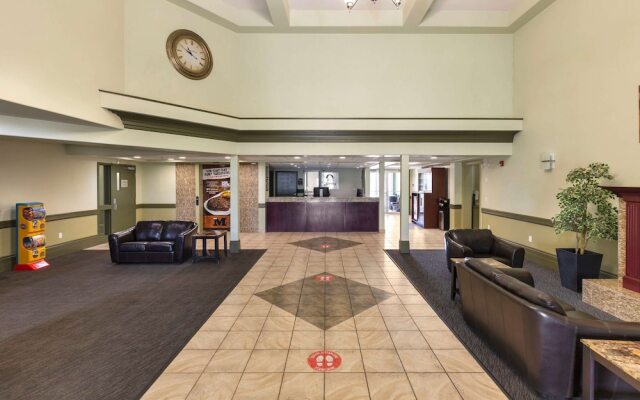 Days Inn & Suites Whitecourt