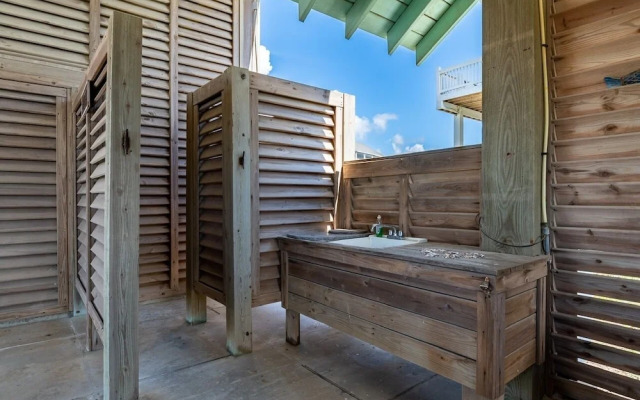 Keepin' It Reel 3 Bedroom Home by RedAwning